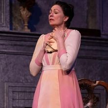 Review: HEDDA GABLER at Kavinoky Theatre
