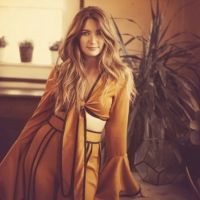 Tenille Townes Debuts New 'Lean On Me' Performance Video