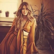 Tenille Townes Debuts New 'Lean On Me' Performance Video