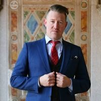 Eddie Perfect Joins The Cast Of Dolly Parton's 9 TO 5 in Australia