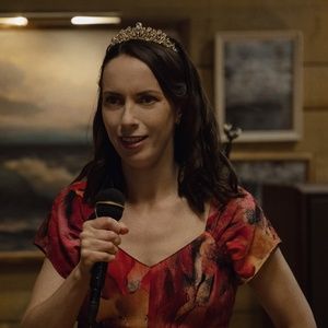 Video: Kate O'Flynn Learns How to Host a Party in WIDOW'S BAY Sneak Peek Clip