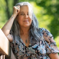 Evelynne Ross Releases New Song 'Old Oak Tree'