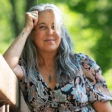 Evelynne Ross Releases New Song 'Old Oak Tree'