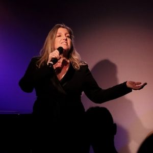 Review: Jenn Bornstein's Touching Tribute DIARY OF A PIZZA BAGEL'S DAUGHTER at Don't Tell Mama