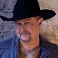 Tracy Lawrence Receives 2023 CRS Artist Humanitarian Award