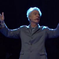 VIDEO: David Byrne Performs 'Once in a Lifetime' and 'Toe Jam' on SATURDAY NIGHT LIVE