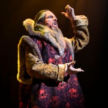 Review: DRACULA at TheatreWorks Silicon Valley