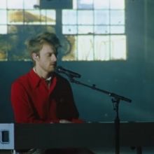 VIDEO: FINNEAS Performs 'Another Year' on THE TONIGHT SHOW WITH JIMMY FALLON