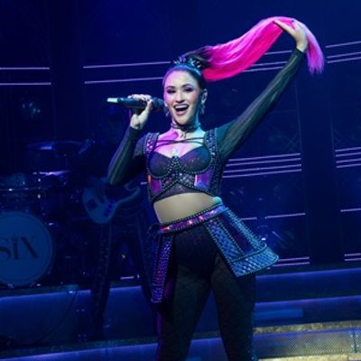 Interview: Aliz&eacute; Cruz of SIX: THE MUSICAL at Orpheum