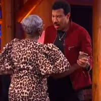 VIDEO: Lionel Richie Serenades AMERICAN IDOL Contestant's Great-Grandmother With… Video
