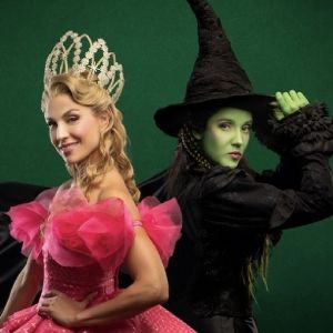PHOTO: Primera imagen de las protagonistas de WICKED, el fenómeno de Broadway que…