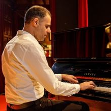 Joan Vázquez rinde tributo a Sondheim en SOMETHING’S COMING en el ciclo Terrats en