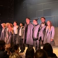 TV: Noche de estreno de L'ALEGRIA QUE PASSA en el Poliorama