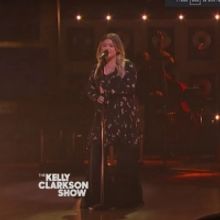 VIDEO: Kelly Clarkson Covers 'Sin Wagon'