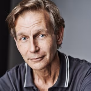 Interview: Actor Richard Cant on Collaboration and Research in PINS AND NEEDLES at…