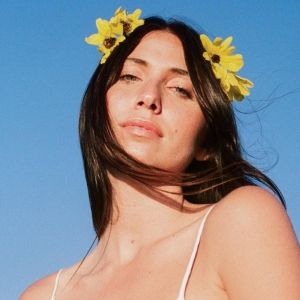 Lily Meola Shares '(Don't Quit Your) Daydream'