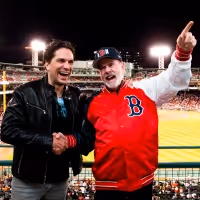 Photos & Video: Neil Diamond & the Cast of A BEAUTIFUL NOISE Perform 'Sweet…