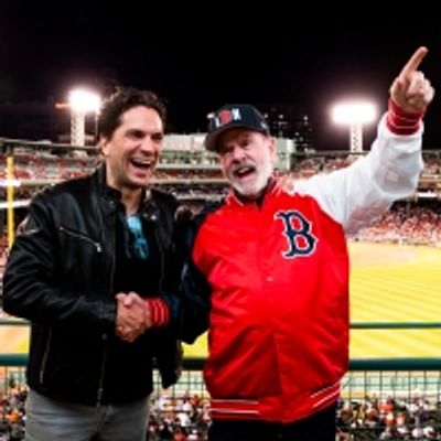 Photos & Video: Neil Diamond & the Cast of A BEAUTIFUL NOISE Perform 'Sweet Caroline' at the Red Sox Game