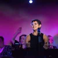 Review: Alex de Suze Brightens Don't Tell Mama With LATE BLOOMER