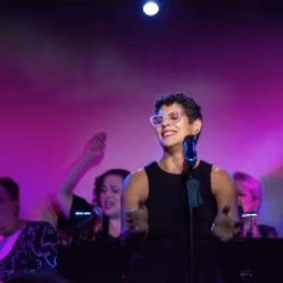 Review: Alex de Suze Brightens Don't Tell Mama With LATE BLOOMER