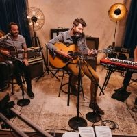 The Chicago Theatre And Chase Partner on Virtual Chase Sound Check with Brett Eldredge