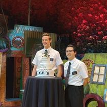 TV: THE BOOK OF MORMON celebra 15 años de risas con el anuncio de una gira española