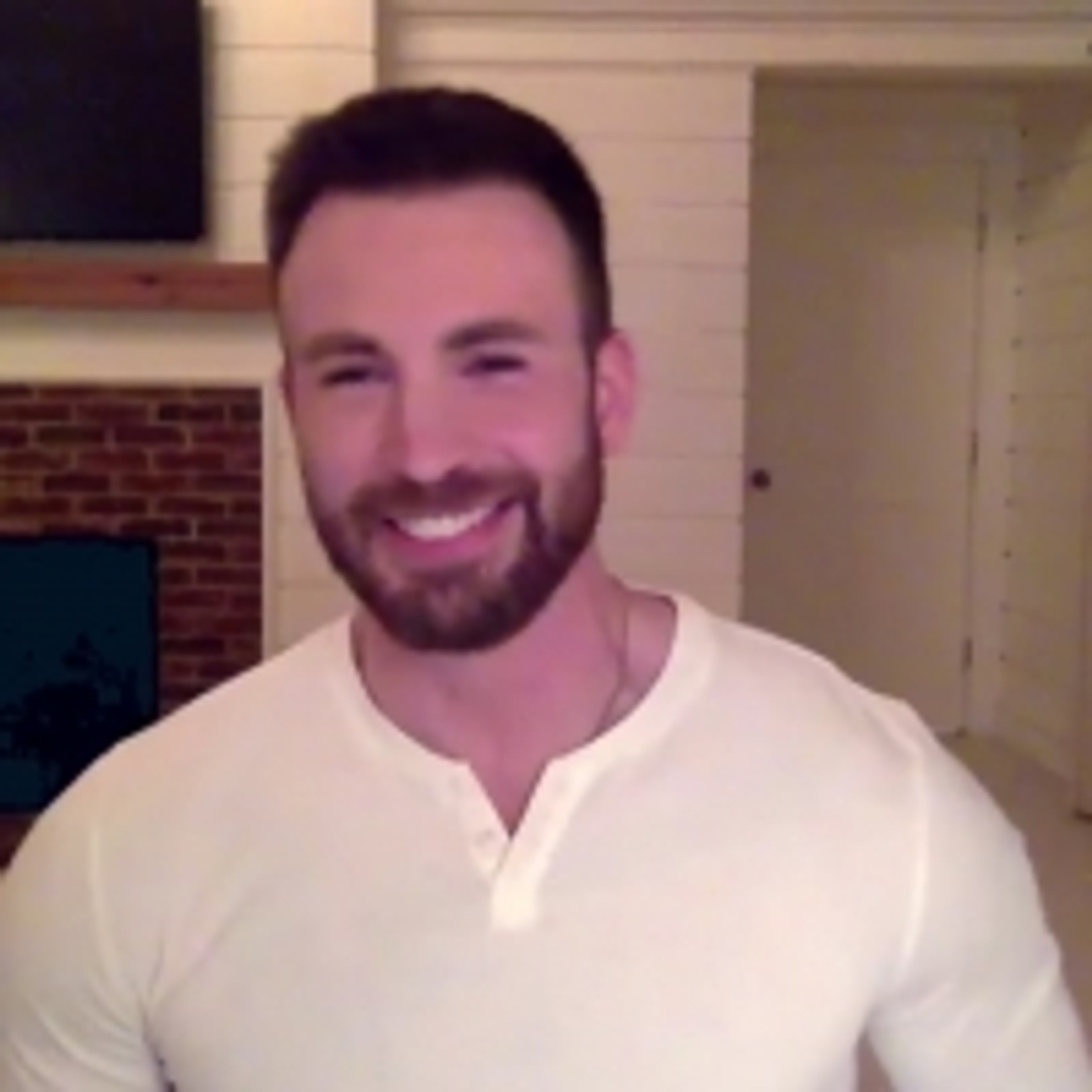 VIDEO: Chris Evans Talks About His Dog Dodger on JIMMY KIMMEL LIVE