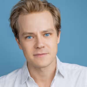 Sam Adams From Shakespeare Theatre Company's LEOPOLDSTADT Takes Over Our Instagram