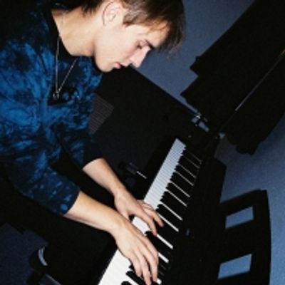 Sam Fender Shares 'Back To Black' Live Cover Recording