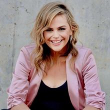 Interview: Lisa Donahey headlines at the Velvet Martini and The Grand Californian!