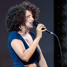 Review: Cyrille Aimée & The Guitar Heroes Captivate at Birdland