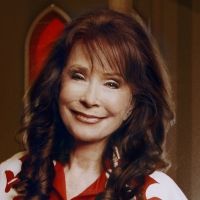 Fellow Artists Remember Country Music Legend Loretta Lynn