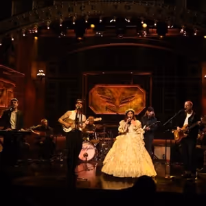 Videos: Mumford & Sons Perform 'Rubber Band Man' and 'Here' on SATURDAY NIGHT LIVE