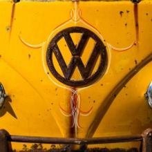 BWW REVIEW: Big Screen Hits Don't Always Translate To The Stage As Shown in LITTLE MI