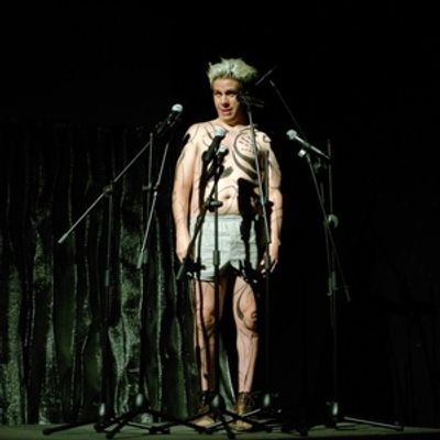 Cr&iacute;tica: AZUL BOSQUES at Teatro La Capilla