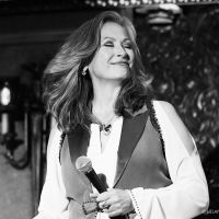 Photo Flash: LINDA EDER's Return To Feinstein's/54 Below Is Photographed by Helane…