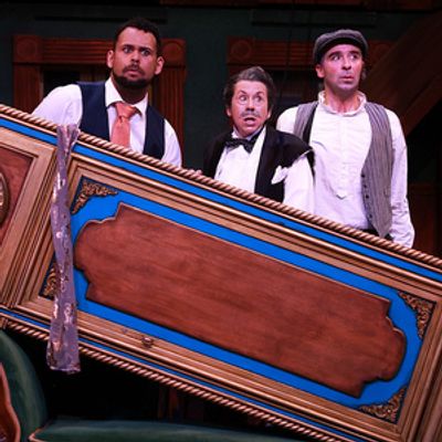 Review: THE PLAY THAT GOES WRONG at Beef & Boards Dinner Theatre