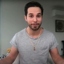 VIDEO: Skylar Astin & Kelly Clarkson Agree 'A Moment Like This' Is Difficult To Sing
