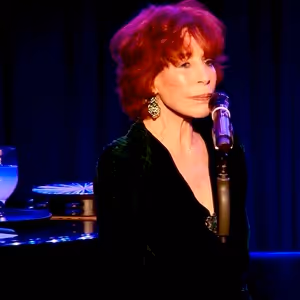Review: Linda Glick Wows Crowd with 'ENTRE NOUS' at Laurie Beechman Theater