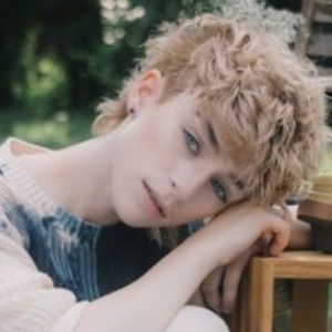 ADDISON GRACE Announces Debut Album 'Diving Lessons' & Shares Lead Single
