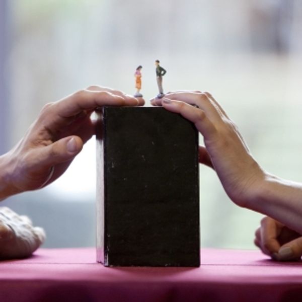 Review: BINAURAL DINNER DATE, Stephen Lawrence Gallery Photo