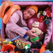 EDINBURGH 2025: Review: OUT OF THE BOX, Jersey At Underbelly, Bristo Square