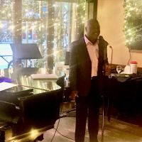 BWW Review: Aaron Lee Battle Tames the Heat With Cool Jazz at West Bank Cafe