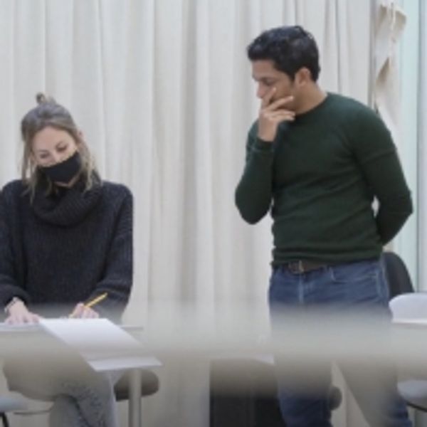 VIDEO: Go Behind the Scenes of Hampstead Theatre's THE DUMB WAITER in New Trailer - UK Regional Theater Video