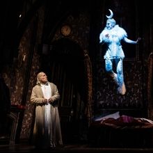 Review: A Sensory Feast of Yuletide Splendor: A CHRISTMAS CAROL at The Goodman Theatr