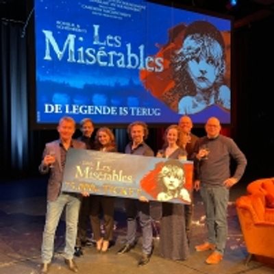 Feature: PRODUCENTEN OVERHANDIGEN 75.000STE TICKET LES MISERABLES AAN BRABANTSE CASTLEDEN at Chassé Theater!