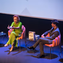 Paloma San Basilio se emociona en la presentación de MUSICALES, EL ANUARIO
