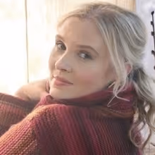 Jesse Lynn Madera Unwraps 'Frosty The Snowman'