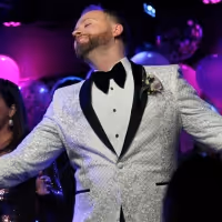 BWW Review: Marty Thomas Reclaims His Time At THE SECOND CHANCE PROM at The Green…