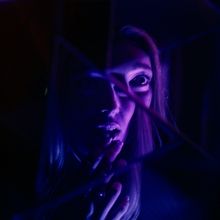 Video: Netflix Releases Trailer for Thriller IT'S WHAT'S INSIDE